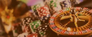 Người chơi Việt Nam xem bàn Roulette và Baccarat trực tuyến trên điện thoại